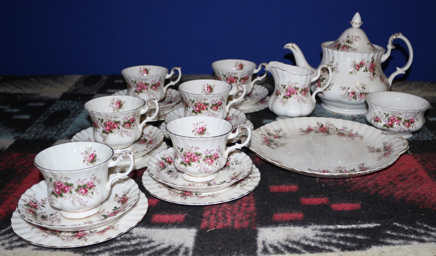 Vintage Royal Albert Fine Bone China Lavender Rose Tea Set 22 Pieces