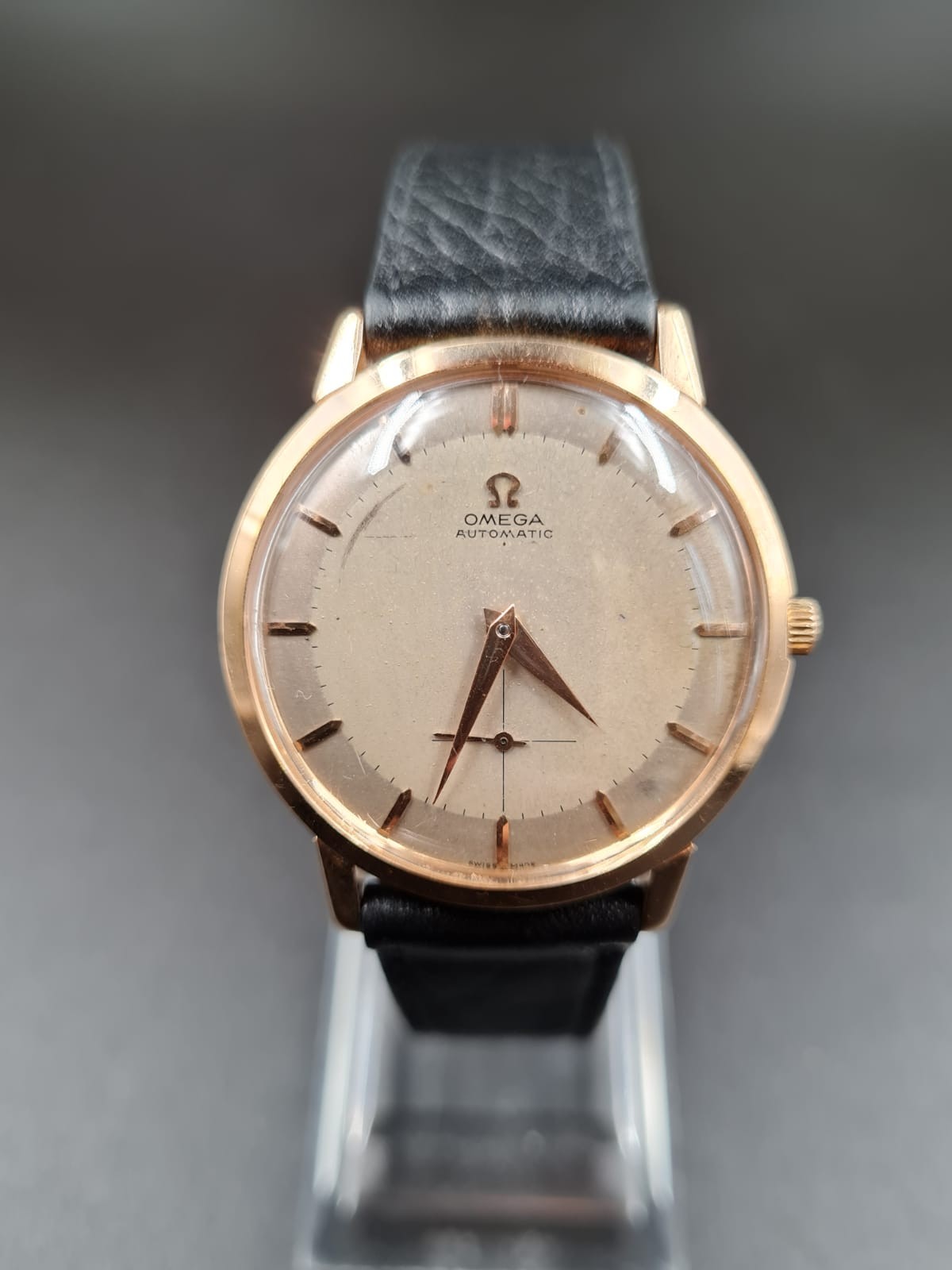 VINTAGE OMEGA AUTOMATIC GENTS WATCH IN 18CT ROSE GOLD TWO TONE DIAL ON
