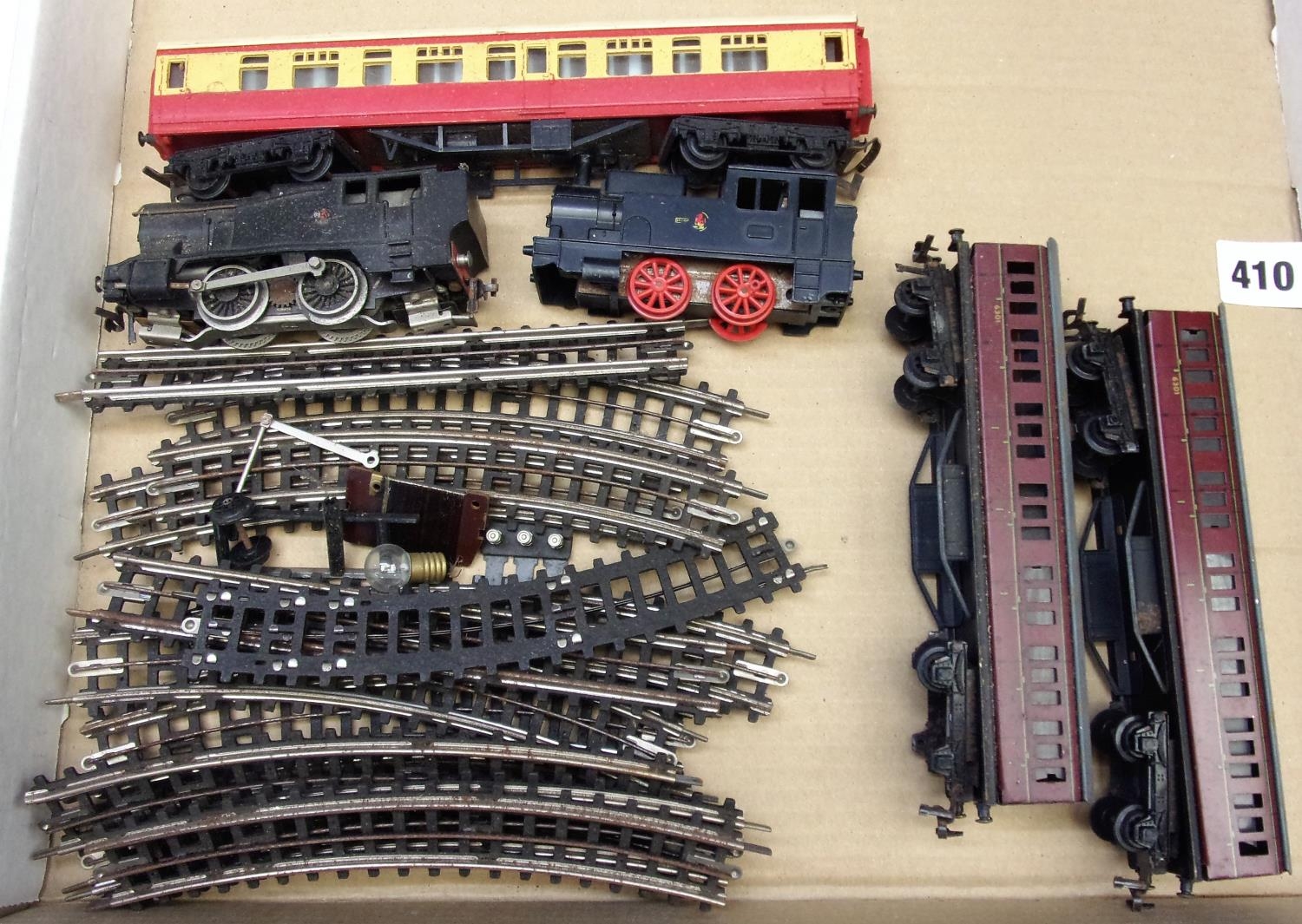 TRIX TTR MODEL RAILWAY INCLUDING 2 TIN PLATE COACHES, TRIANG MK ,1