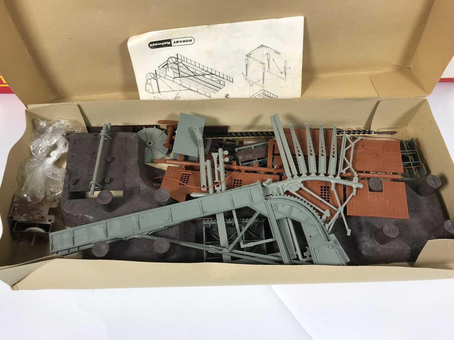 HORNBY RAILWAYS EARLY AND RARE R195 ELECTRICALLY OPERATED LIFTING ...