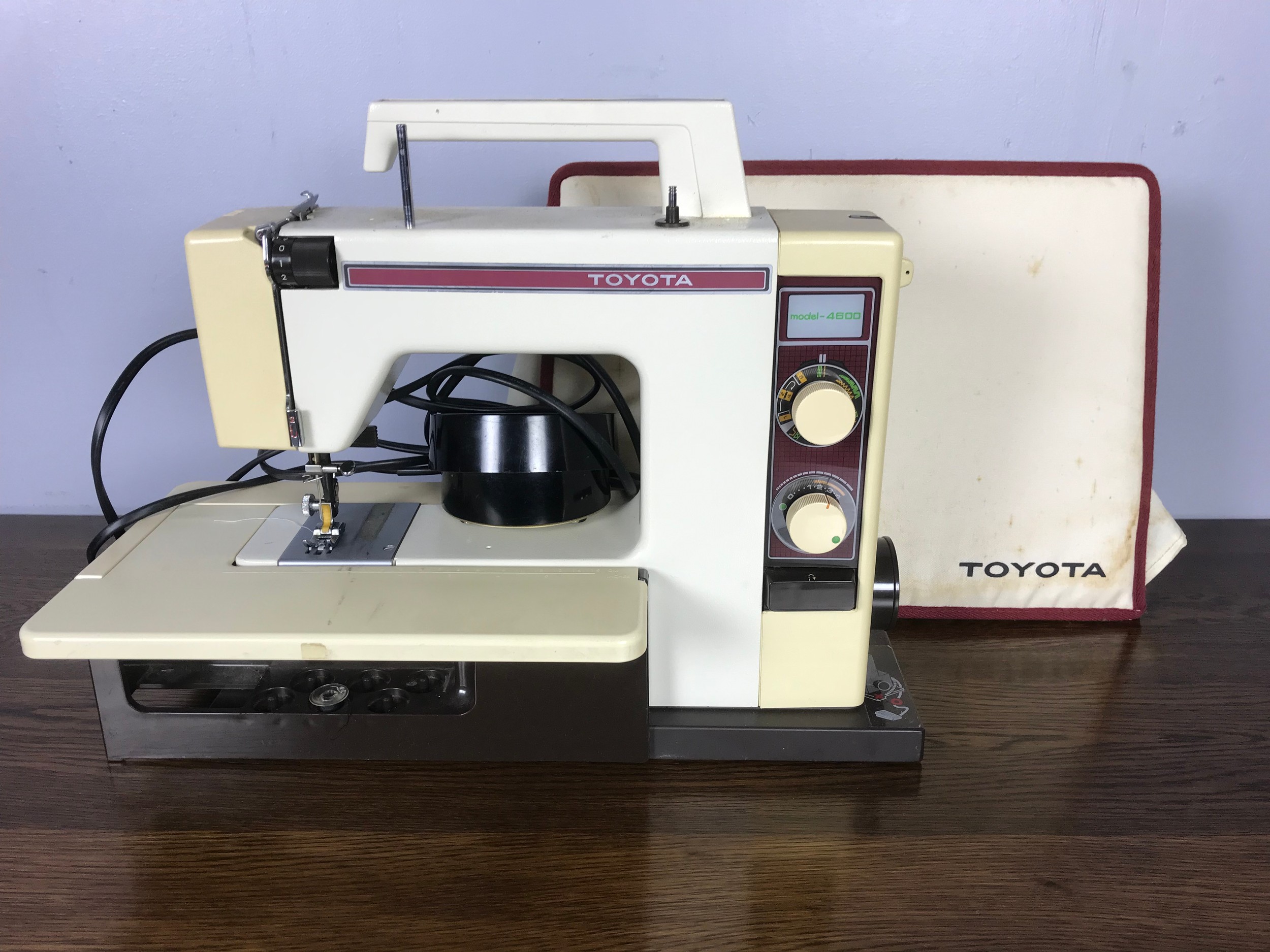 TOYOTA 4600 SEWING MACHINE