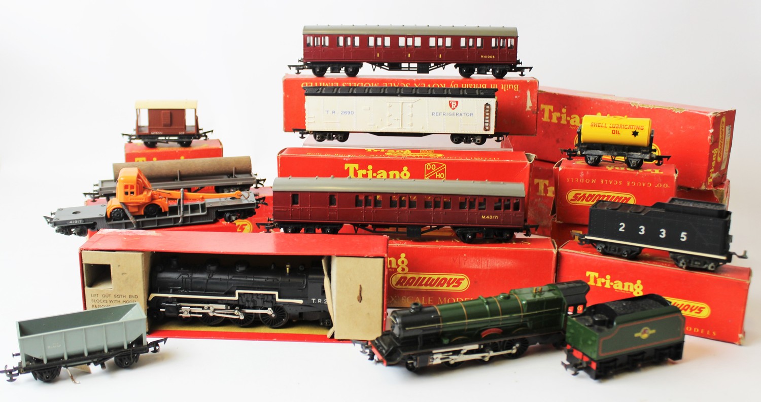 A collection of boxed Tri-ang model rail...
