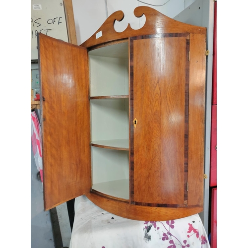 1088 - Edwardian highly polished corner shelf unit 38