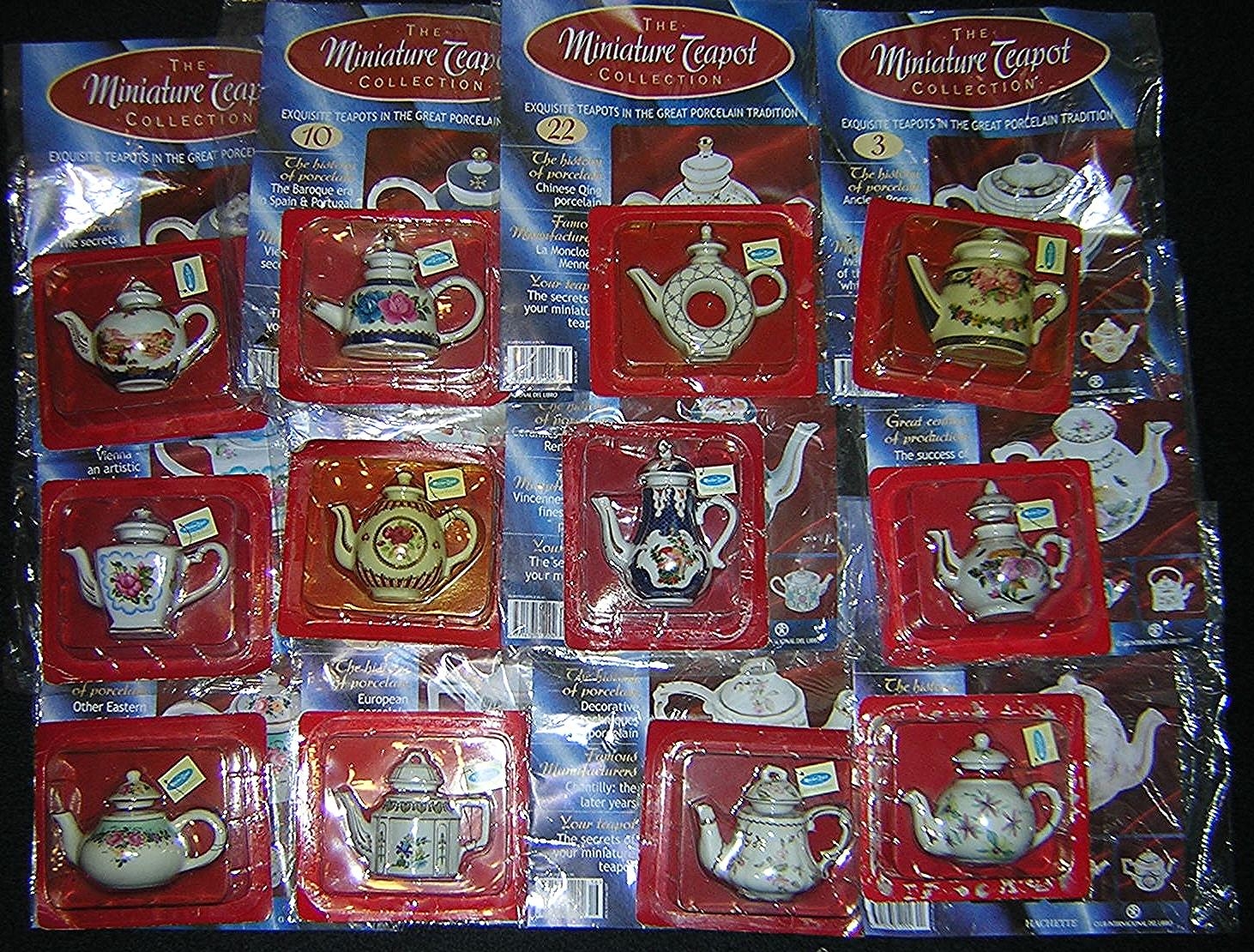 THE MINIATURE TEAPOT COLLECTION With MAGAZINE (12)
