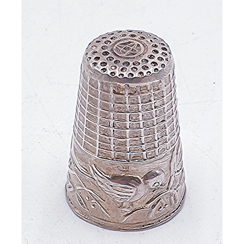 46 - SILVER (Unmarked) THIMBLE With BIRD RELIEF DECORATION  (Old)