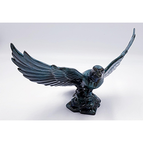 55A - CANADIAN BLUE MOUNTAIN 37 cm  MODEL OF AN EAGLE