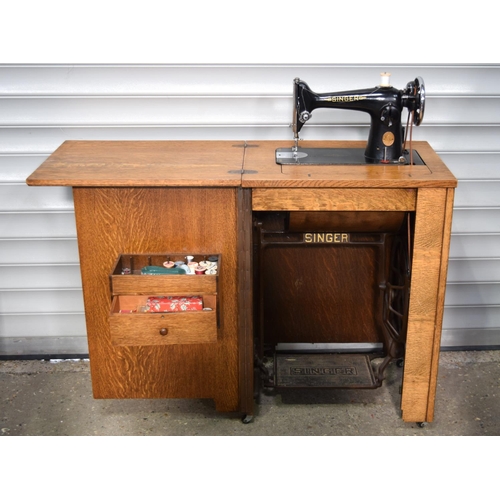 A mid century Singer sewing machine cabinet with integral se... | Barnebys
