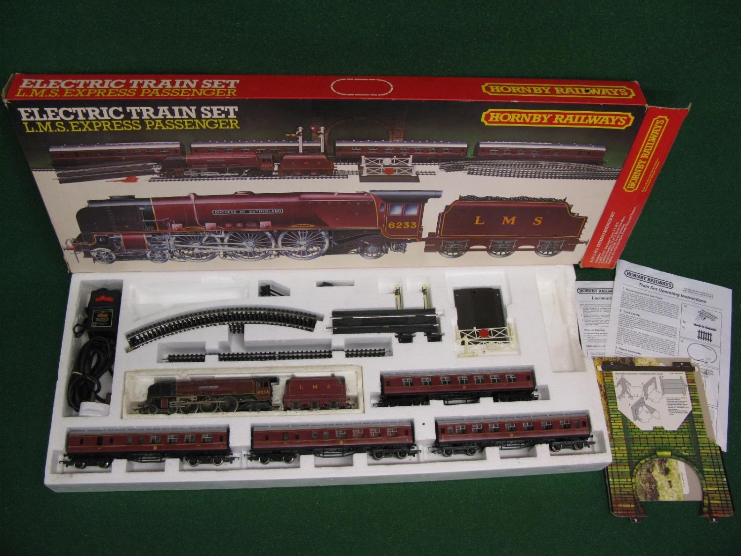 Hornby Network Traveller Train Set