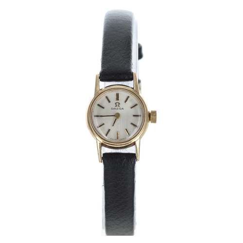 31 - Omega 9ct lady's wristwatch, serial  no. 28404xxx, circa 1969, silvered dial with applied baton mark... 