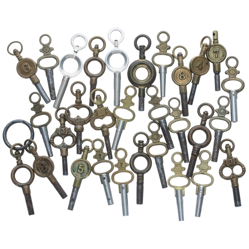 436 - Selection of thirty pocket watch keys, various sizes (3)