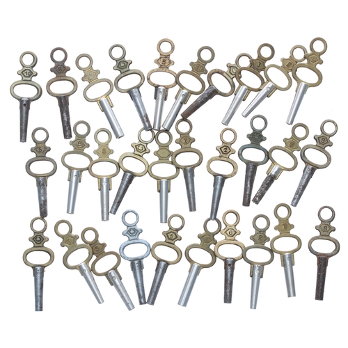 442 - Thirty pocket watch keys, various sizes (30)