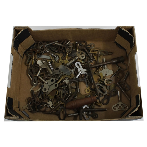 2106 - Large quantity of mainly mantel clock keys (approx 100)