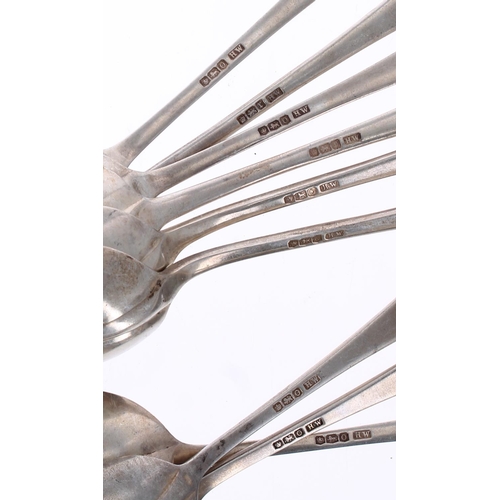 523 - Set of six rat tail pattern silver soup spoons, maker Lee & Wigfull, Sheffield 1931 (one 1907 an... 