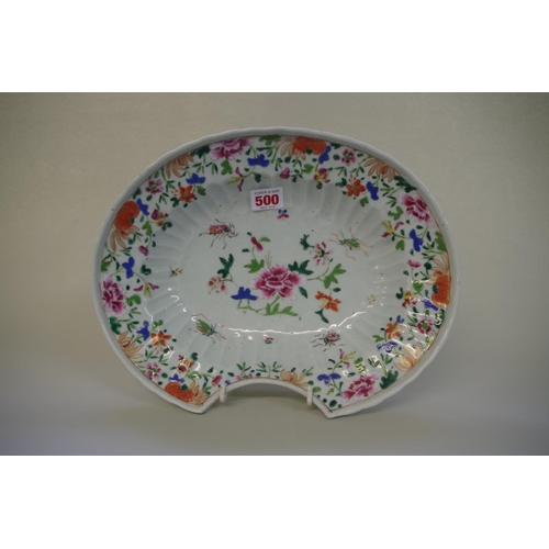 500 - A Chinese famille rose barber's bowl, late 18th century, 32cm wide.... 