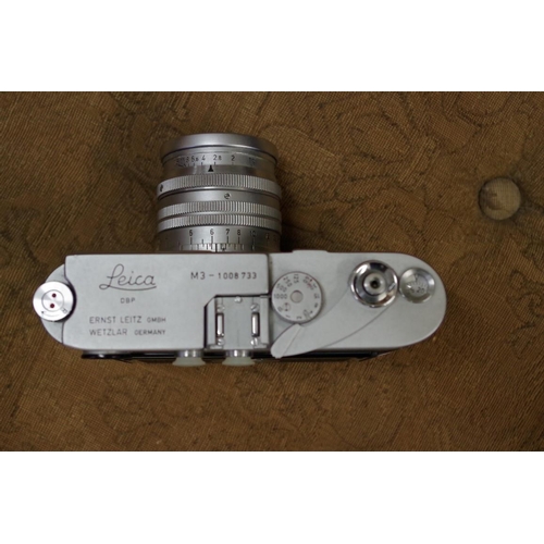 1719 - Cameras: a Leica M3, circa 1960, No.1008733; with Lietz Summarit f=5cm 1:1.5 lens, circa 1954, Nr.12... 