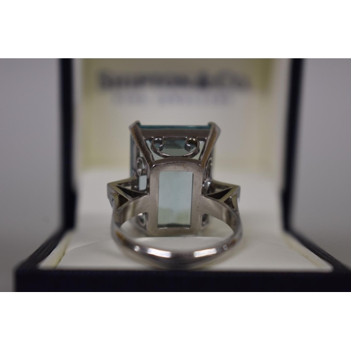 292 - A large rectangular aquamarine cocktail ring, having baguette diamond shoulders, unmarked.... 