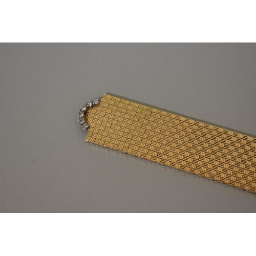 297 - A 18ct gold mesh bracelet, having diamond inset bow clasp, stamped 18ct, 105.2g all in.... 