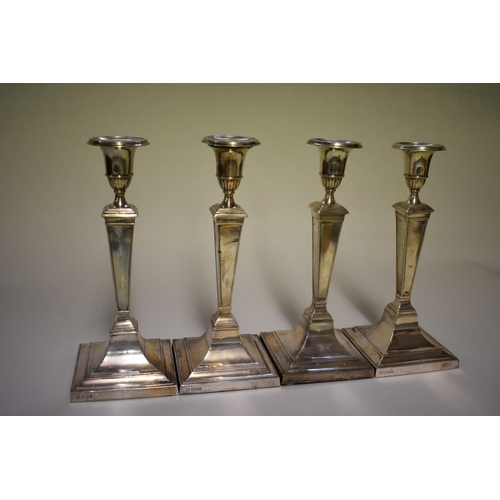 15 - A set of four Edwardian silver candlesticks, by Hawsworth, Eyre & Co Ltd, Sheffield 1910/11, 25.... 