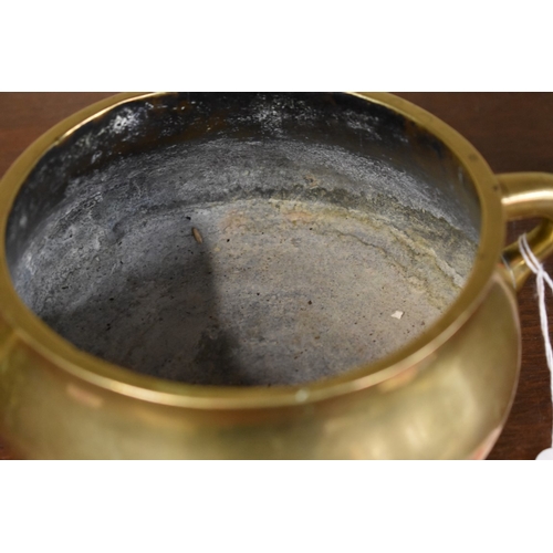 514 - A Chinese bronze twin handled censer, Xuande six character mark, 19cm wide, 1101g.... 