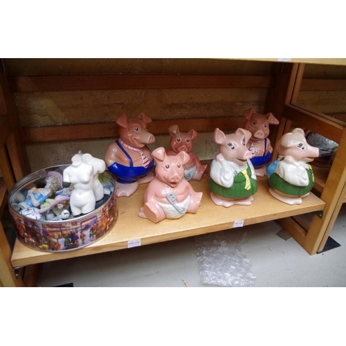 1025 - A mixed group of pottery and porcelain, to include Nat West piggy banks. (two shelves)... 