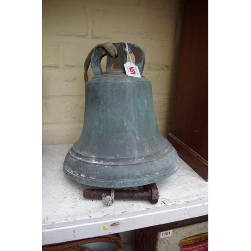 1091 - A antique patinated bronze bell, 23cm high.