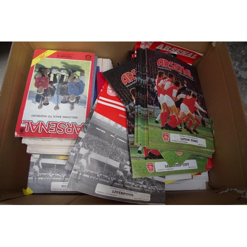 1112 - A collection of Arsenal football club programmes and related, mostly 1970s. 