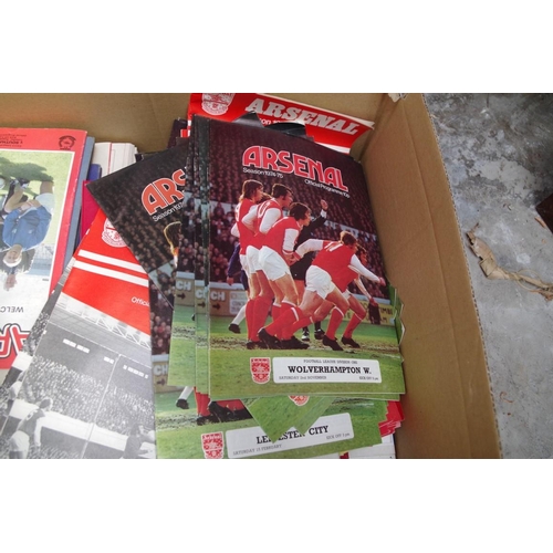 1112 - A collection of Arsenal football club programmes and related, mostly 1970s. 