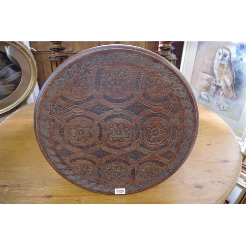 1125 - A Victorian carved oak gypsy type table, by William Gerrard, stamped, 44.5cm diameter.  William Gerr... 