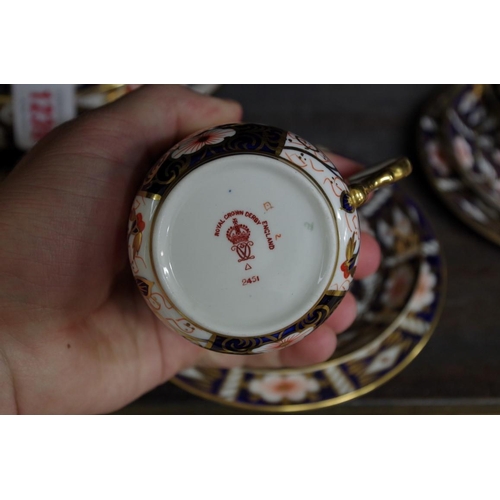 1239 - A Royal Crown Derby Imari tea service, pattern 2451, comprising: teapot & cover; sucrier & c... 