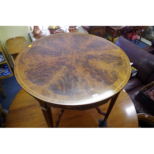 1405 - A circa 1900 flame mahogany and inlaid circular centre table, with segmented veneer top above a... 