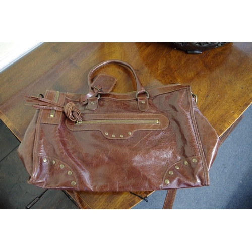 1415 - A collection of handbags, to include: leather examples by: Russell & Bromley; Babila; Jacob; and... 