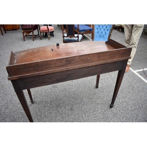 1006 - A Georgian mahogany washstand, 107cm wide x 55cm deep x 86cm high. 
