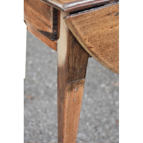 1040a - A Georgian mahogany pembroke table. 