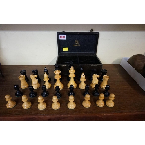 1637 - A boxwood and ebonized Staunton pattern chess set, king 8.3cm, pawn 4cm, in box. ... 