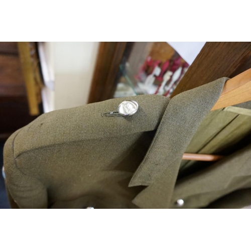 1957 - A British Army Royal Signals/Parachute Regiment officer's jacket, by Moss Bros.