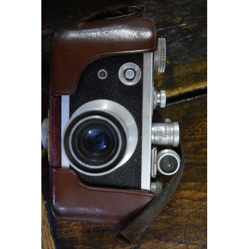 1791 - Camers: a Corfield Periflex 1 camera, with Lumar X 1:3.5/50 lens, in leather case, together with a '... 