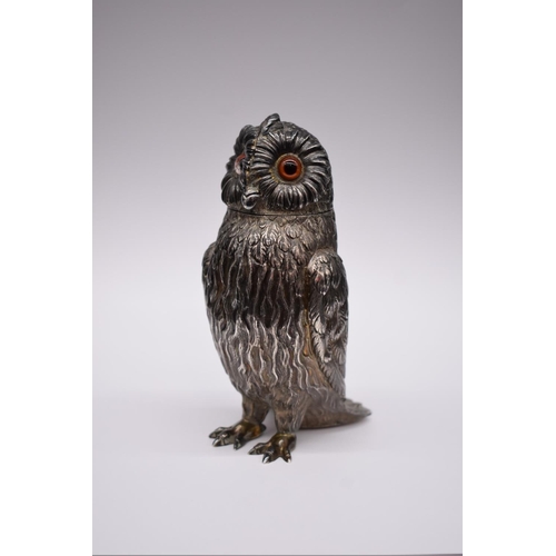 20 - A good Victorian silver novelty owl sugar caster, by Thomas, James & Nathaniel Creswick, Sheffie... 