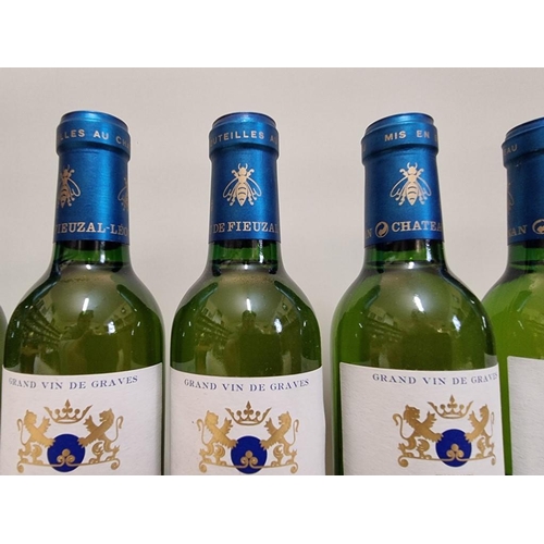 18 - Eight 37.5cl bottles of Chateau de Fieuzal Blanc, 2000, Pessac-Leognan. (8)