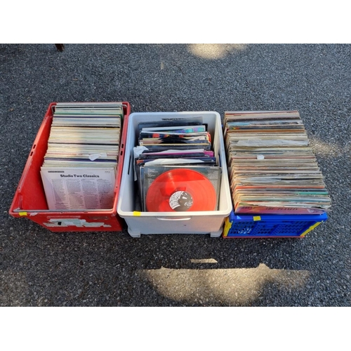 1018 - A quantity of 33rpm vinyl records. 