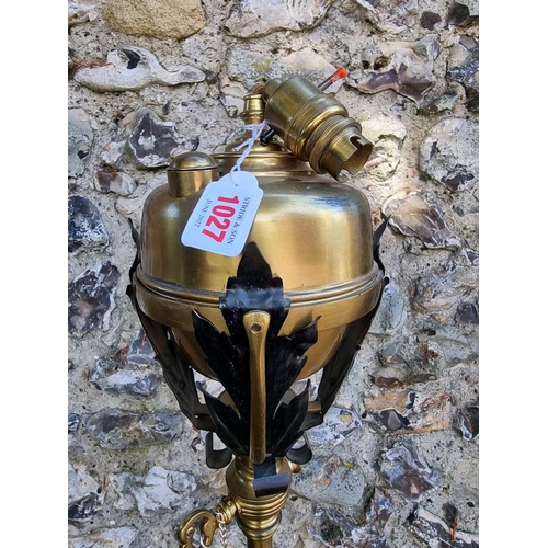 1027 - A brass adjustable standard lamp. 