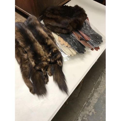 453 - Qty of assorted vintage gloves and fur pelt...