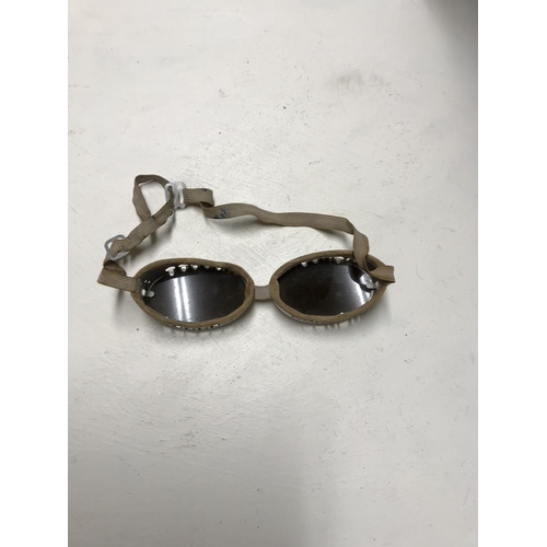 514 - Pair of vintage goggles - possibly flying goggles ??...