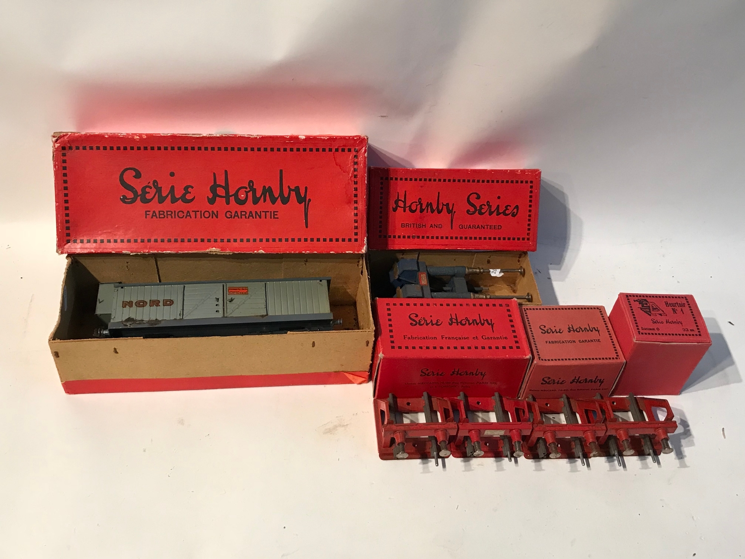 Serie Hornby Model Railway Accessories To Include 5 Train Buffers and A