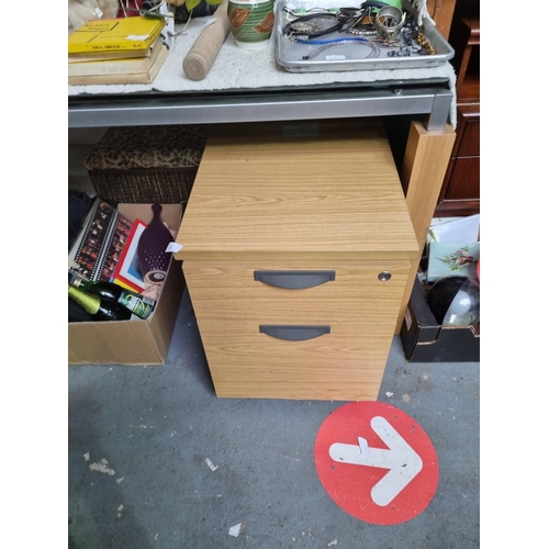 41 - 2 drawer filing cabinet