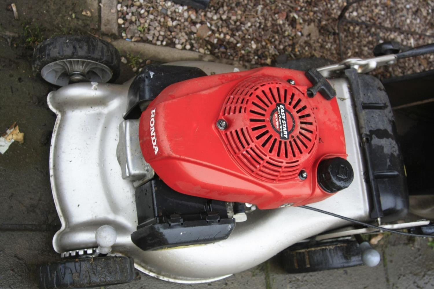 A HONDA GCV 160 PETROL LAWN MOWER and grass bag