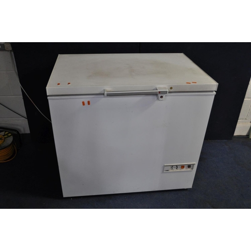 A SCANDINOVA CHEST FREEZER 93cm wide (PAT pass and working a... Barnebys