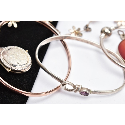 24 - A SELECTION OF SILVER AND WHITE METAL JEWELLERY, to include a Pandora bangle, a circular agate penda... 