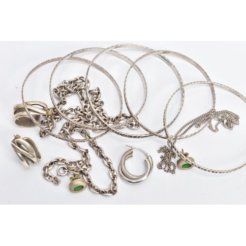 18 - A SELECTION OF JEWELLERY, to include a silver wide puffed mariner chain, approximate length 660mm, h... 