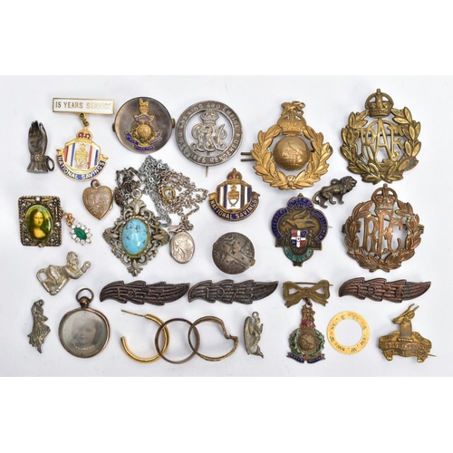 18 - A SELECTION OF ASSORTED BADGES, BROOCHES AND OTHER ITEMS, to include three 'RAF' brooches, two buckl... 
