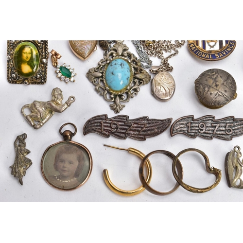 18 - A SELECTION OF ASSORTED BADGES, BROOCHES AND OTHER ITEMS, to include three 'RAF' brooches, two buckl... 